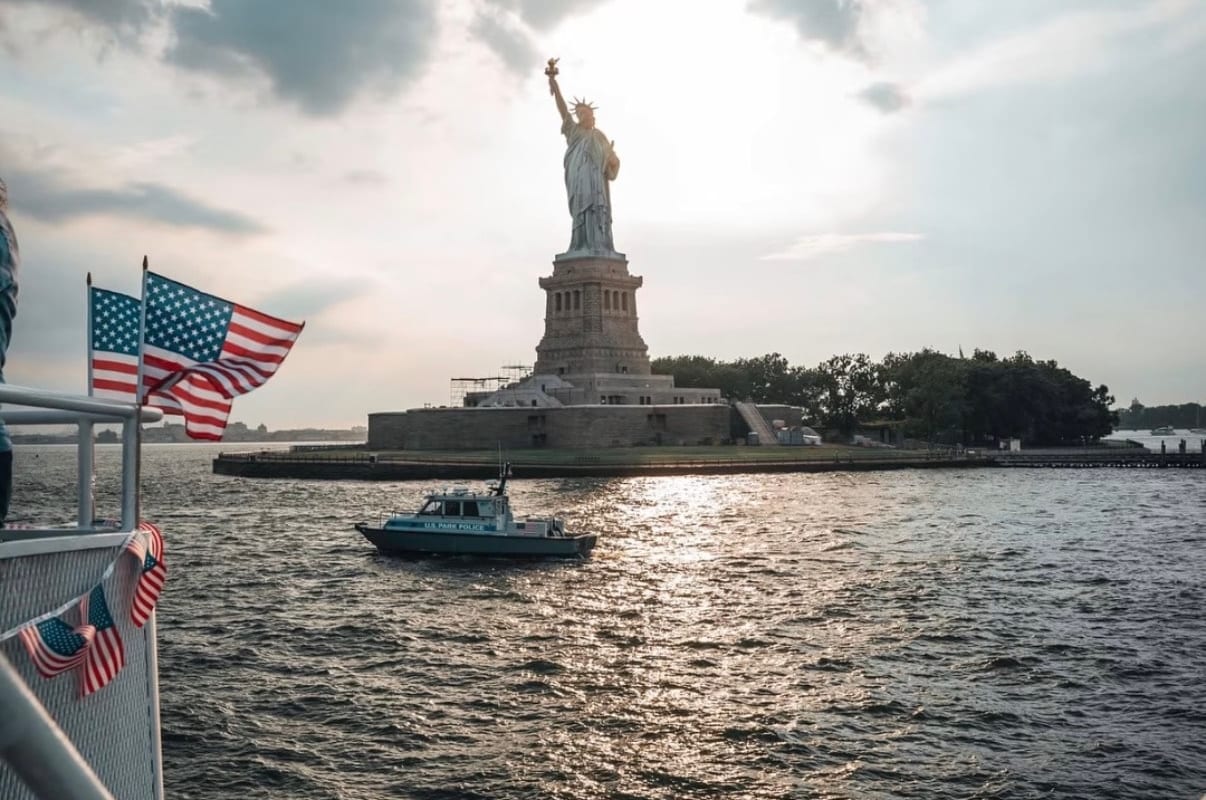 VYVE NYC summer yacht party on New York Harbor